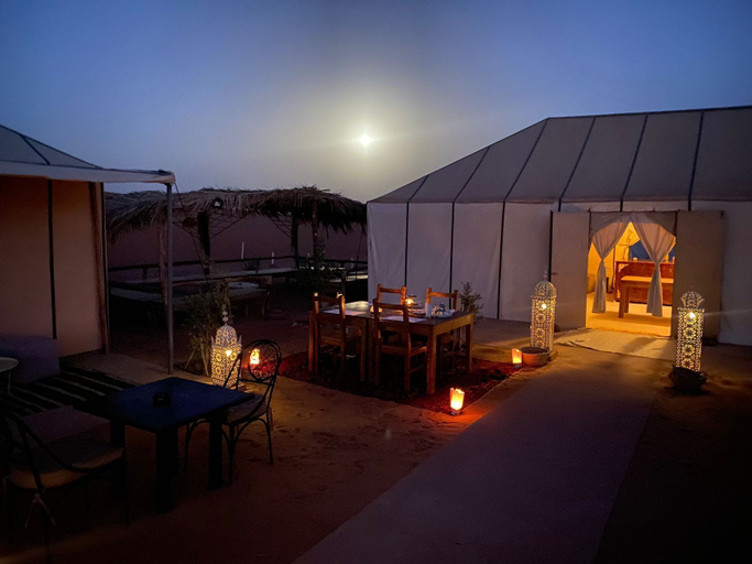 Outdoor dining, Merzouga Luxury tent, Errachidia