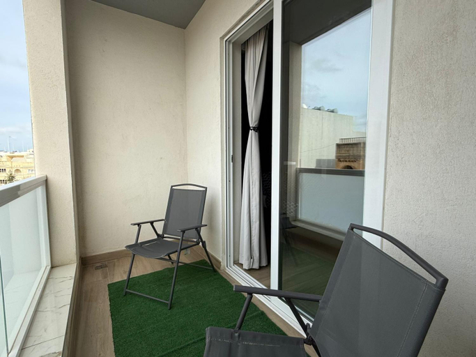 Others 5, Airport Accommodation Bedroom with Bathroom, balcony, aircondition, self checkIn, 24 hours check-in 