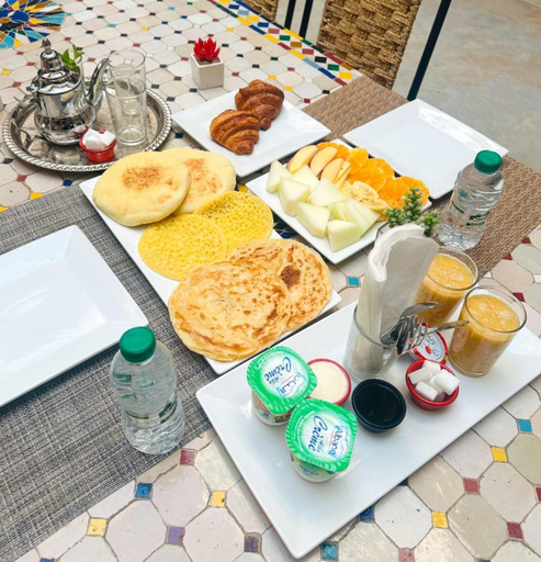 Food & Drinks