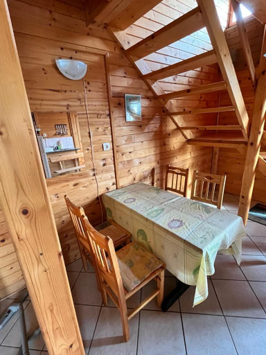 Others 5, Almos Apartman, Fonyód