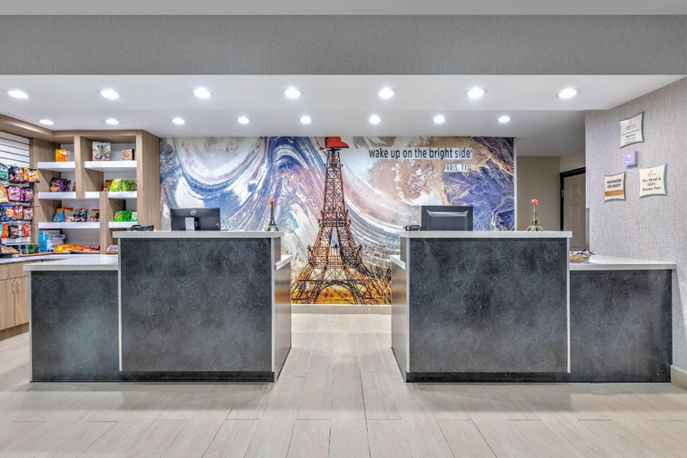 Public Area 2, La Quinta Inn & Suites by Wyndham Paris, Lamar