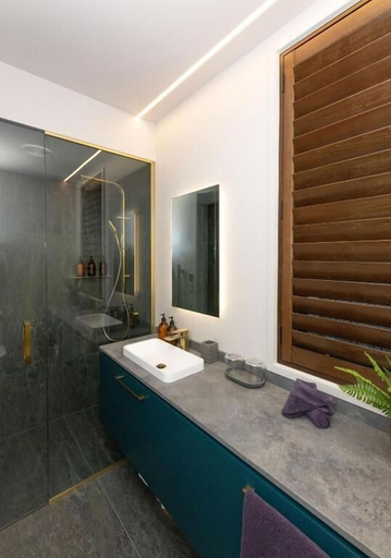 Bathroom 2, Tirohanga Nui, Waitaki