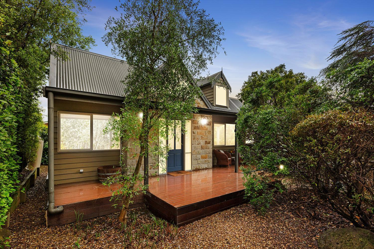 Exterior & Views, Two Truffles Cottage Accommodation, Yarra Ranges - North