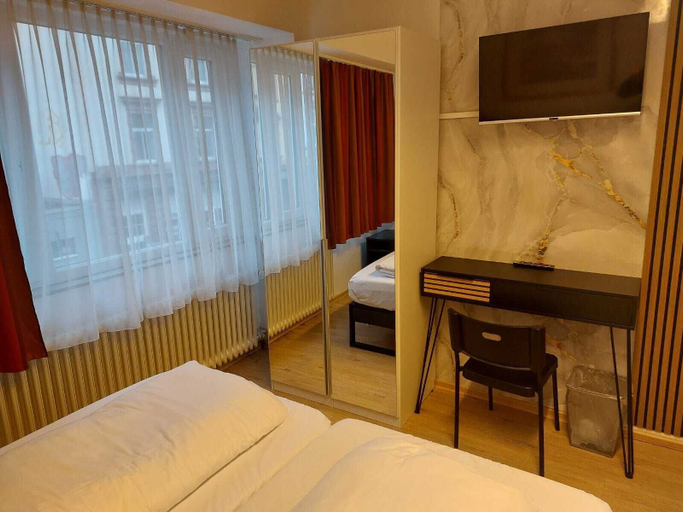 Bedroom 4, Pension Alpha, Frankfurt am Main
