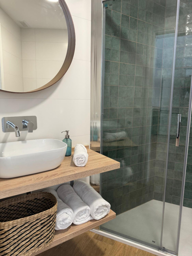 Bathroom 2, Plaza Victoria Apartments, Málaga