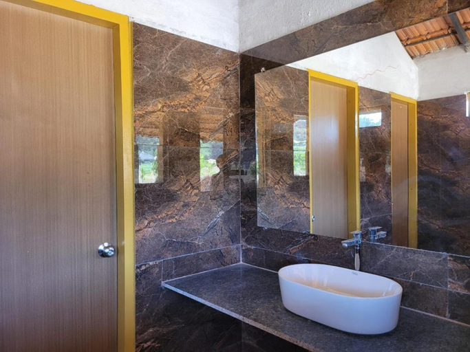 Bathroom 1, The Dandelion - Colonels Jungle Resort, Belgaum