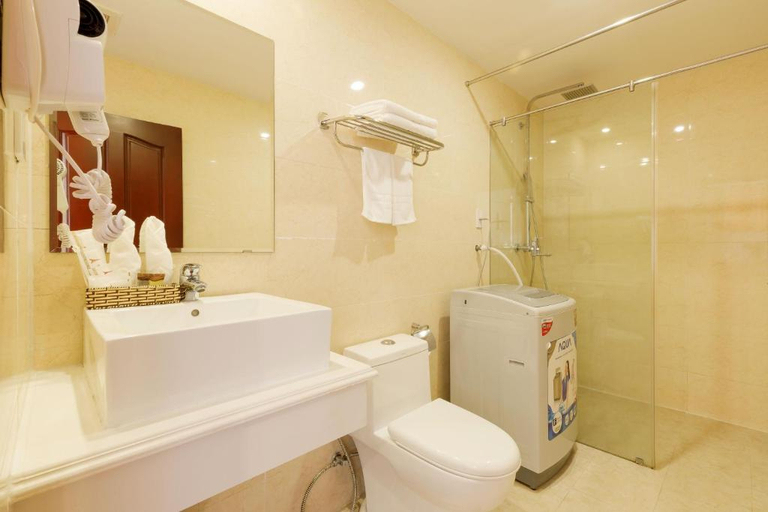 Bathroom 5, Paris Luxury Hotel & Apartment Nha Trang, Nha Trang