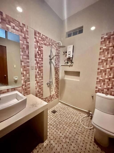 Bathroom 5, 5 min to SM, Beside Landbank, max 6 pax, Butuan City