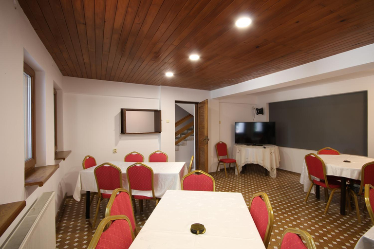 Business Facilities, Casa Galand, Parscov