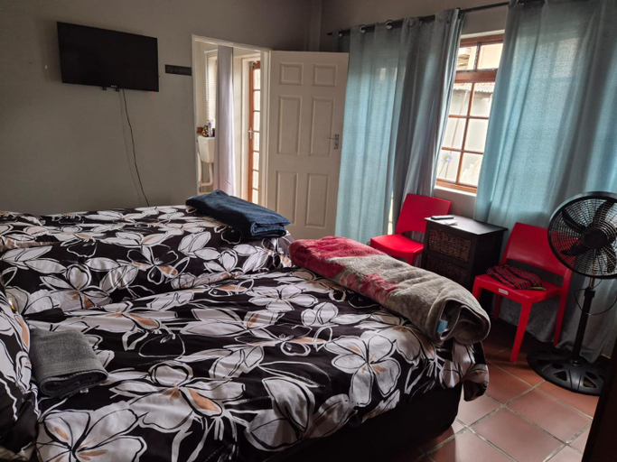 Bedroom 2, Woodhills Guest house, Gert Sibande