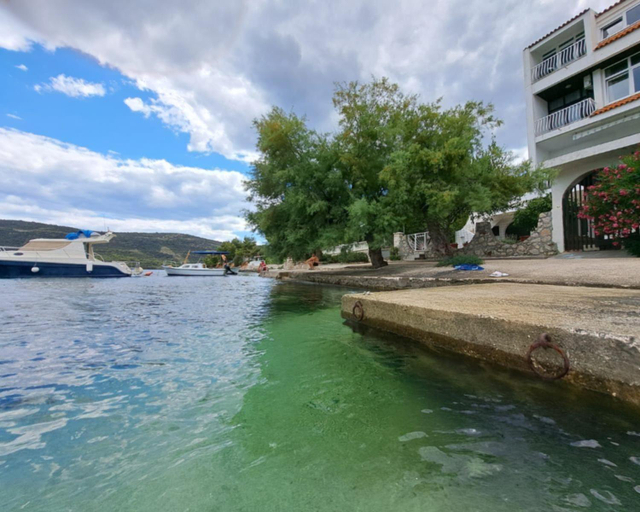 2, Beachfront Apartments Neves, Marina