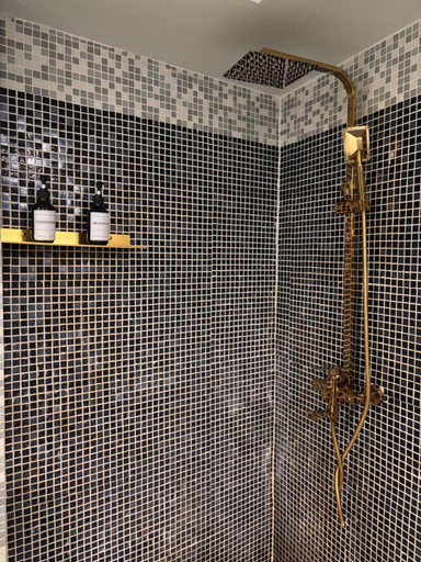 Bathroom 2, Mahamo Suites, Verona