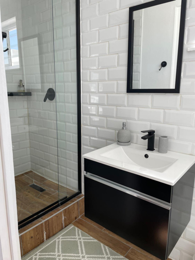 Bathroom 3, 16 Mile View, West Coast