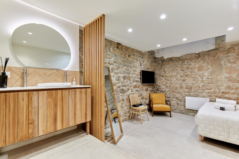 Bedroom 2, Residence Le Marais by Studio prestige, Paris