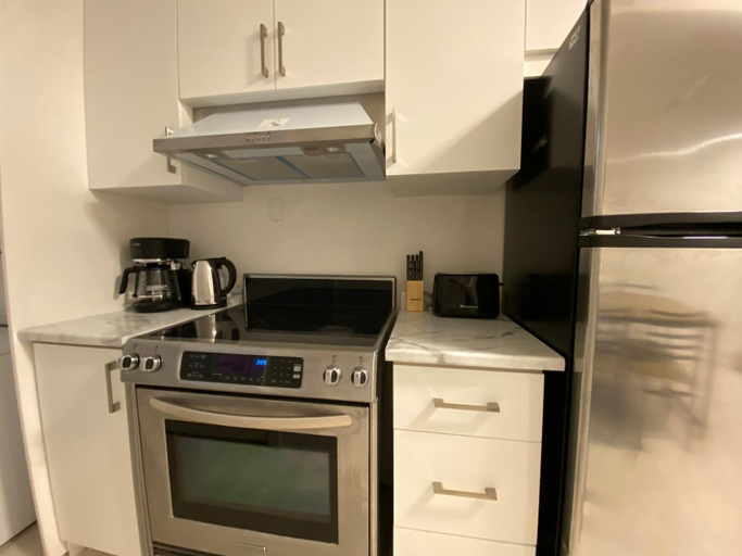 Others 2, Yorkmills and Bayview !A Spacious and Modern Private Bdr with Shared Bathroom, Toronto