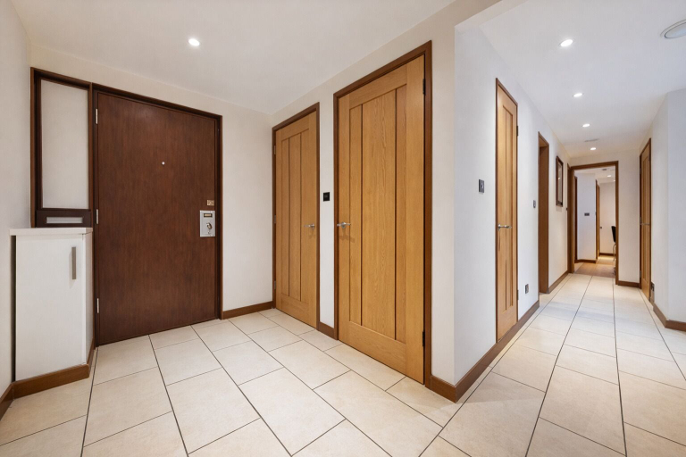 Others 5, The George Street Residences, London
