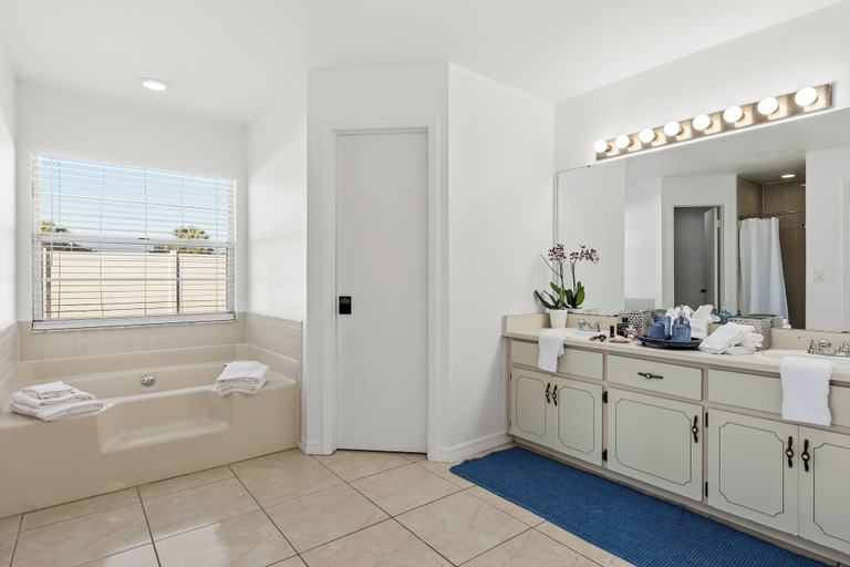 Bathroom 2, Residentas Hali Ridge, Osceola