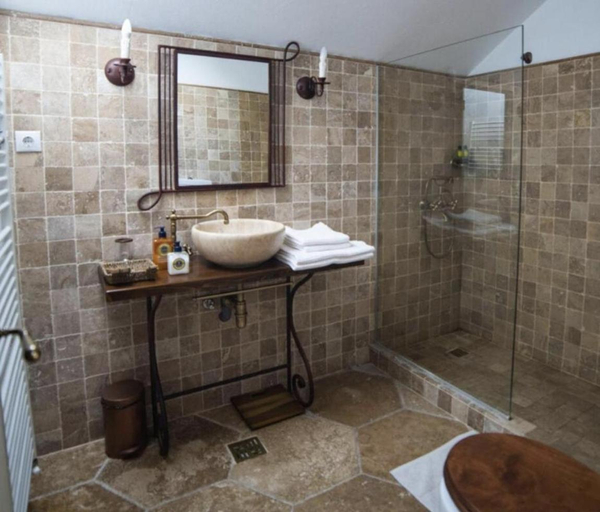 Bathroom, Domeniul Dragasi, Prundeni
