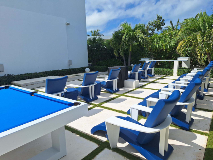 Sport & Beauty 2, Oceanside 3 Bedroom Luxury Villa with Private Pool, 500ft from Long Bay Beach -V5