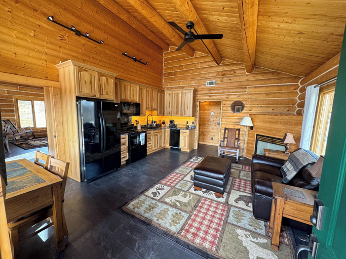 Living area 4, Destination Alaska Charters - Cabin 2, Kenai Peninsula