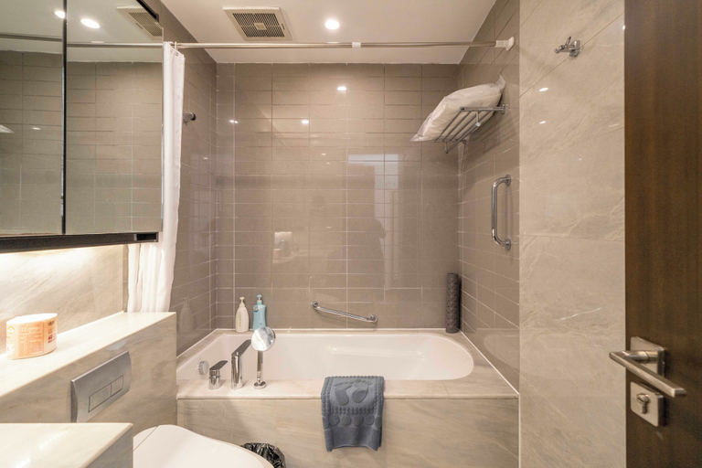 Bathroom 2, Tyms Gubei Apt 3BR 2BA near Takashimaya, Shanghai