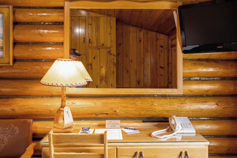Room 2, El Western Cabins & Lodges, Madison