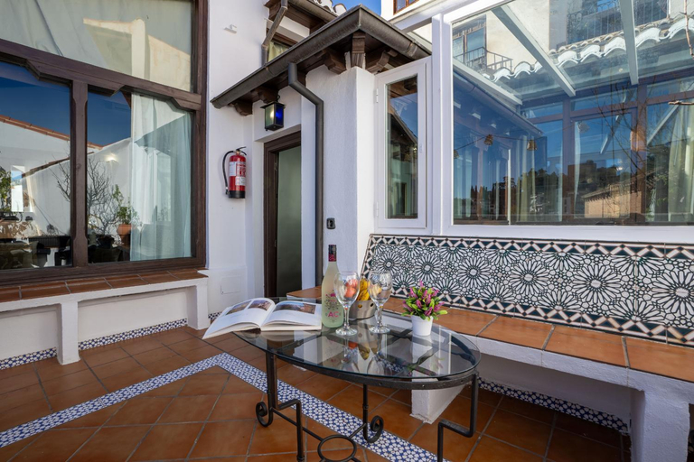 Food & Drinks, ADANAR Muralla Ziri Centro Premium, Granada