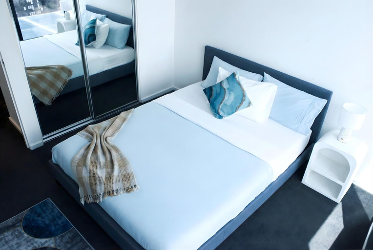Others 5, Luxurious Queen Bed Suite with a Balcony, Melbourne
