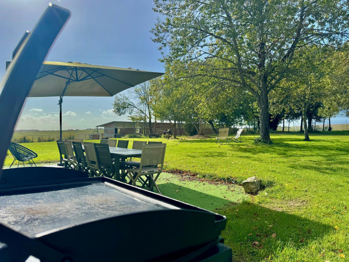 Others 4, Domaine de Kiba, Charente-Maritime