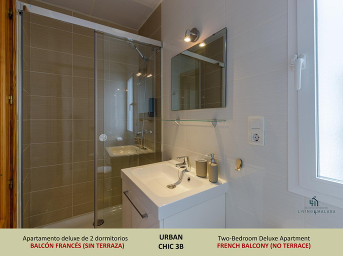 Bathroom 2, Living4malaga Urban Apartments, Málaga
