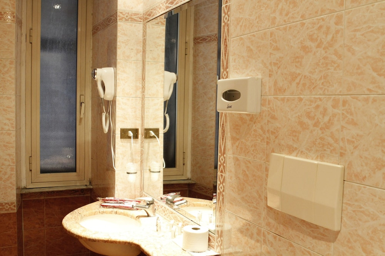 Bathroom 2, Hotel Genio, Rome