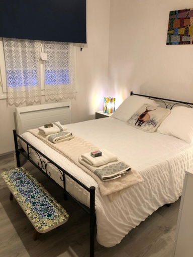 Bedroom 2, Chez Annie, Maine-et-Loire