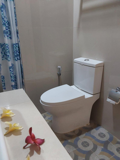 Bathroom 3, Buratwangi Tropis House, Badung
