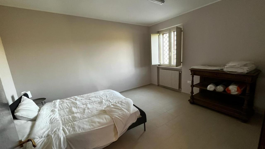 Bedroom 2, COUNTRY HOUSE LE VIGNE b&b, Caserta