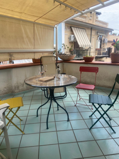Food & Drinks, Caieta: la casa nella roccia, Latina