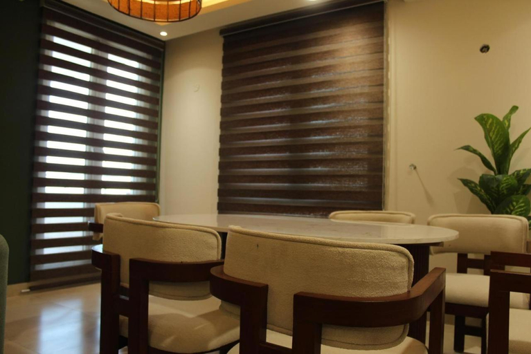 Food & Drinks, Luxury one bed Apartment in Gold Crest Mall And Residency DHA Lahore, Lahore