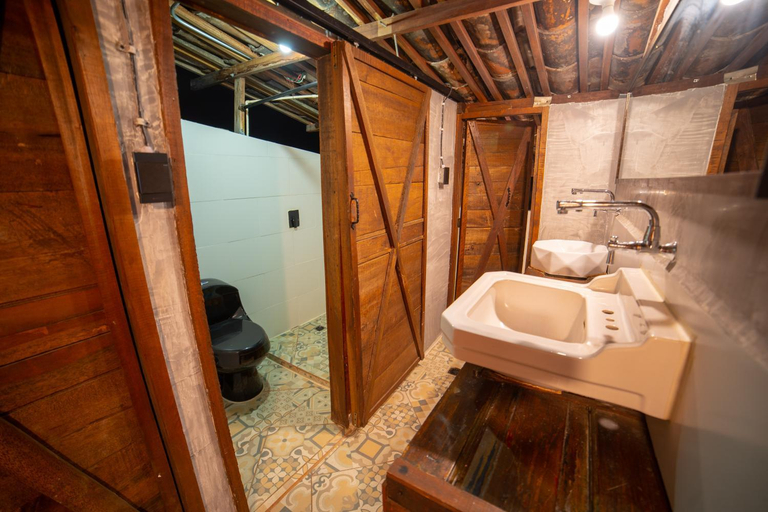Bathroom 3, Amaruka Hotel, Salento