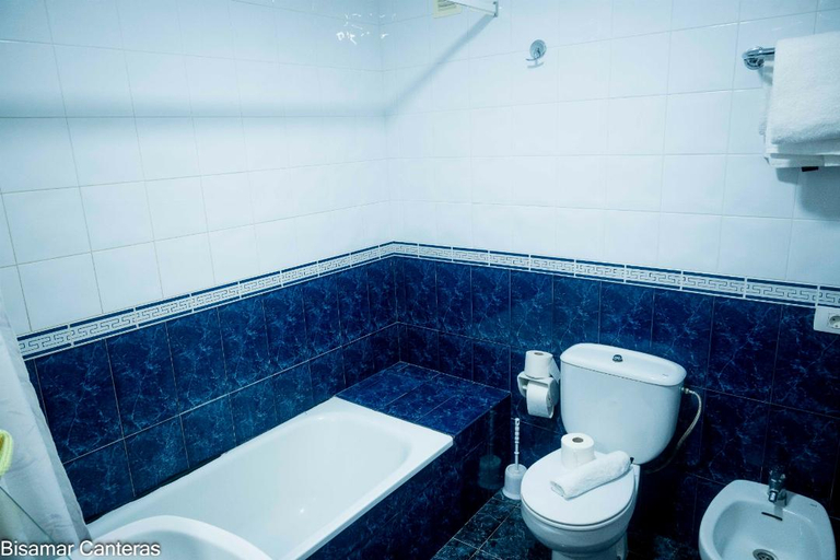 Bathroom 5, Brisamar Canteras, Las Palmas