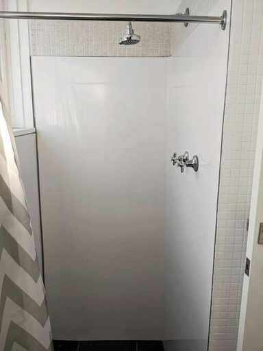 Shower, PROMO 2-Bedroom Villa Next to Train Station, FREE PARKING, Melbourne