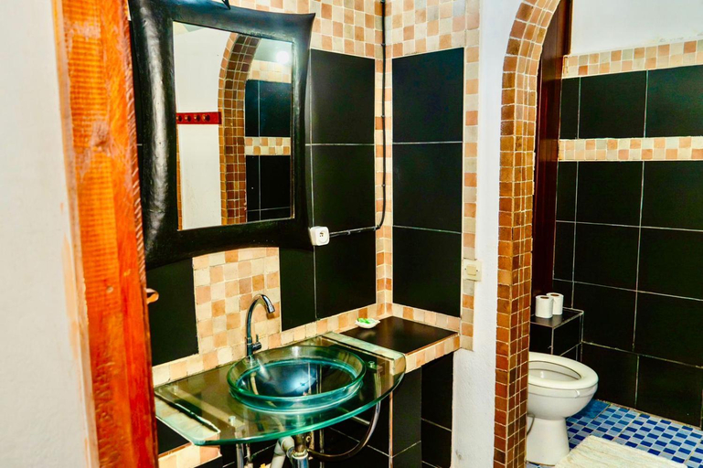 Bathroom 4, VILLA AMNESYA NOSY BE, Diana