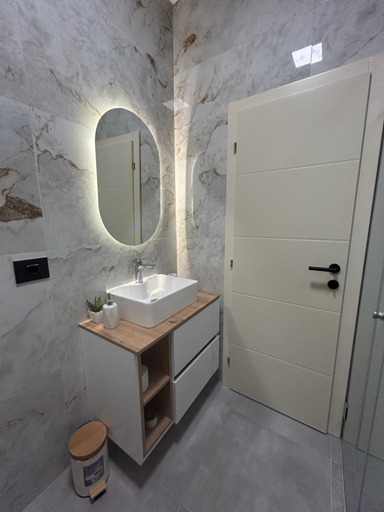 Bathroom 2, Mirabilis Apartments, Herzegovina-Neretva