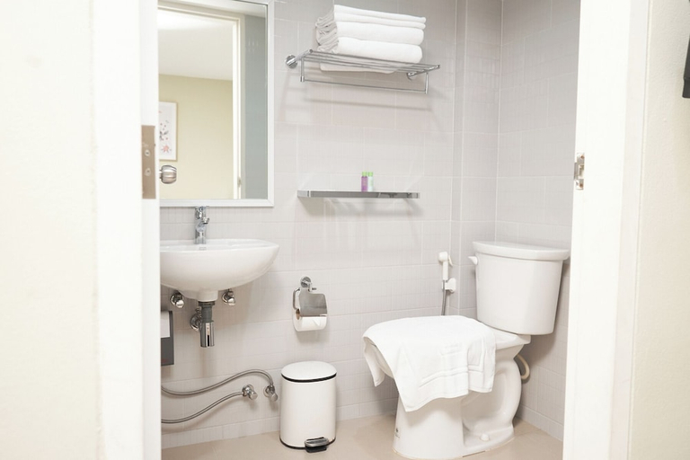 Bathroom 4, Warila Hotel, Muang Samut Prakan