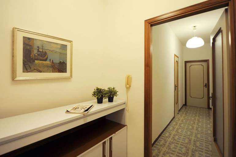Bathroom 3, Tizi Apartments, Salerno