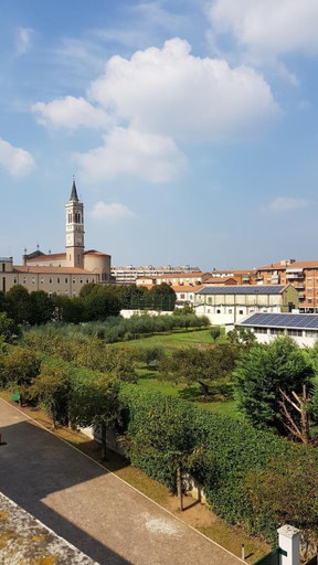 Others 5, Sth Verona, Verona