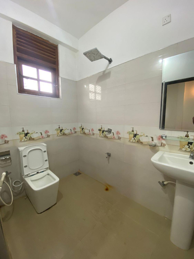 Bathroom, Silverline Guest House Anuradhapura, N. Palatha East