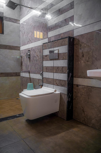 Bathroom 3, The Kalt Private Pool Homestay Munnar, Idukki
