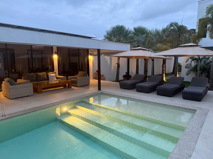 5, Beautiful private 4 bedroom villa with pool and gym, Pulau Phuket