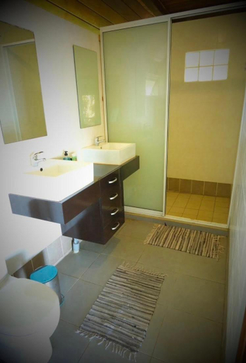 Bathroom 3, Pension Reva Teahupoo