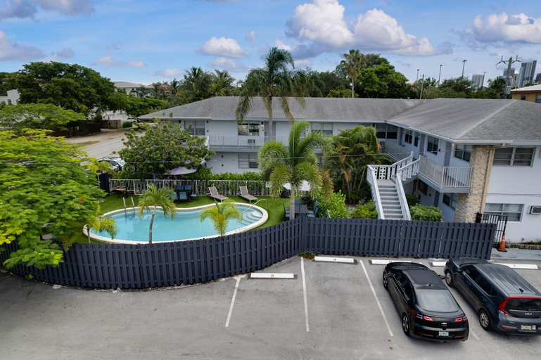 Exterior view 2, Holiday Park Apartments by Lowkl, Broward