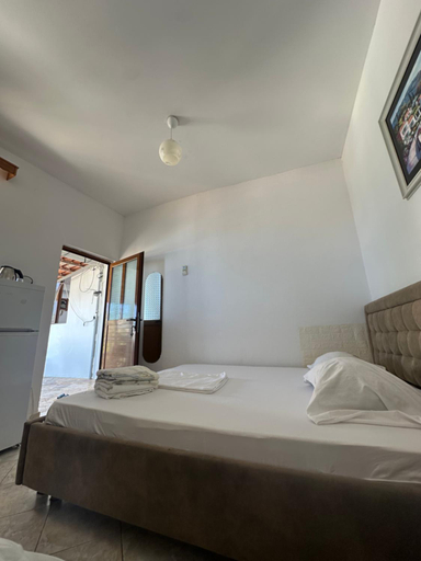 Bedroom, Tony Home, Sarandës